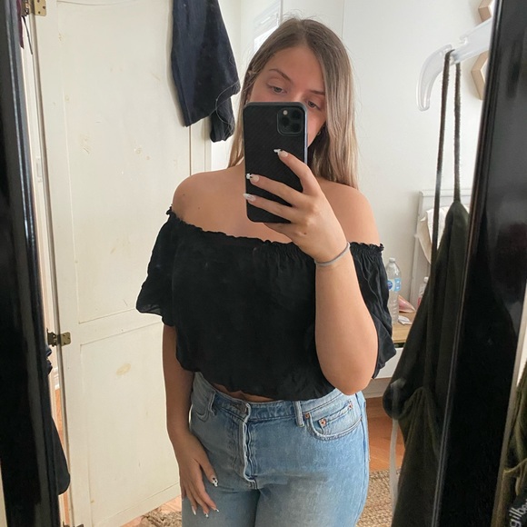 Brandy Melville off the shoulder short sleeve - Picture 2 of 3